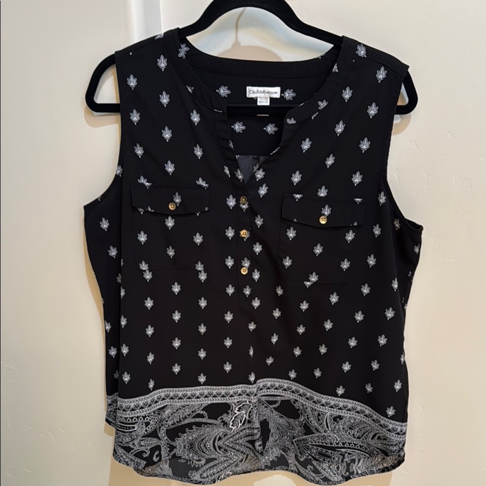 Black and Gray Patterned Sleeveless Blouse